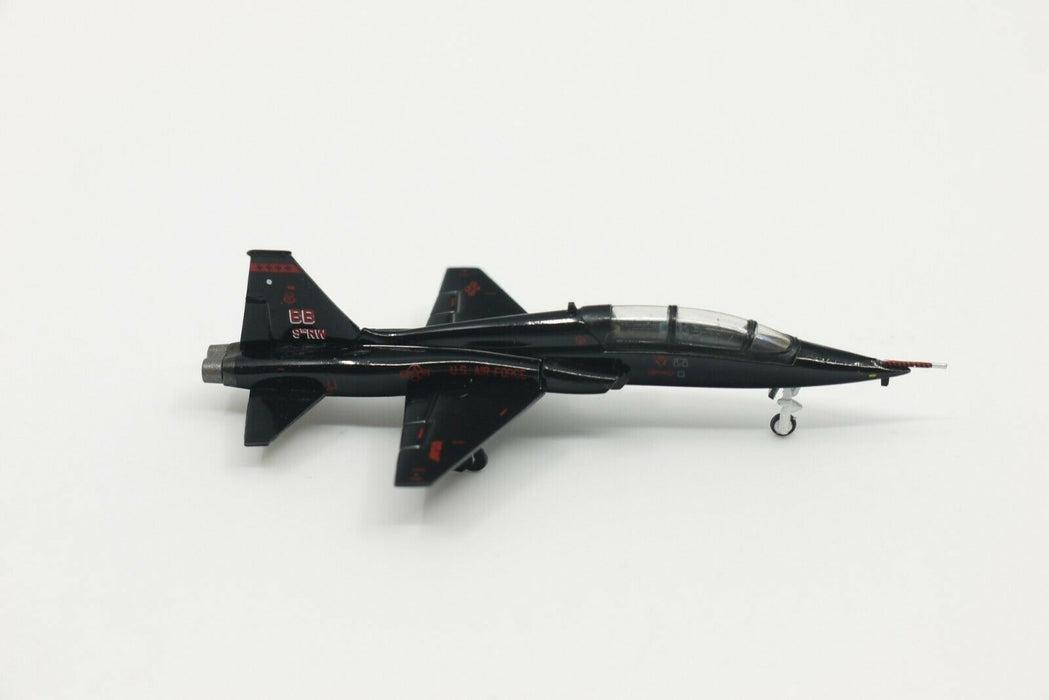 Airplane Diecast  T-38 Talon 1:200 Scale Model No.7327