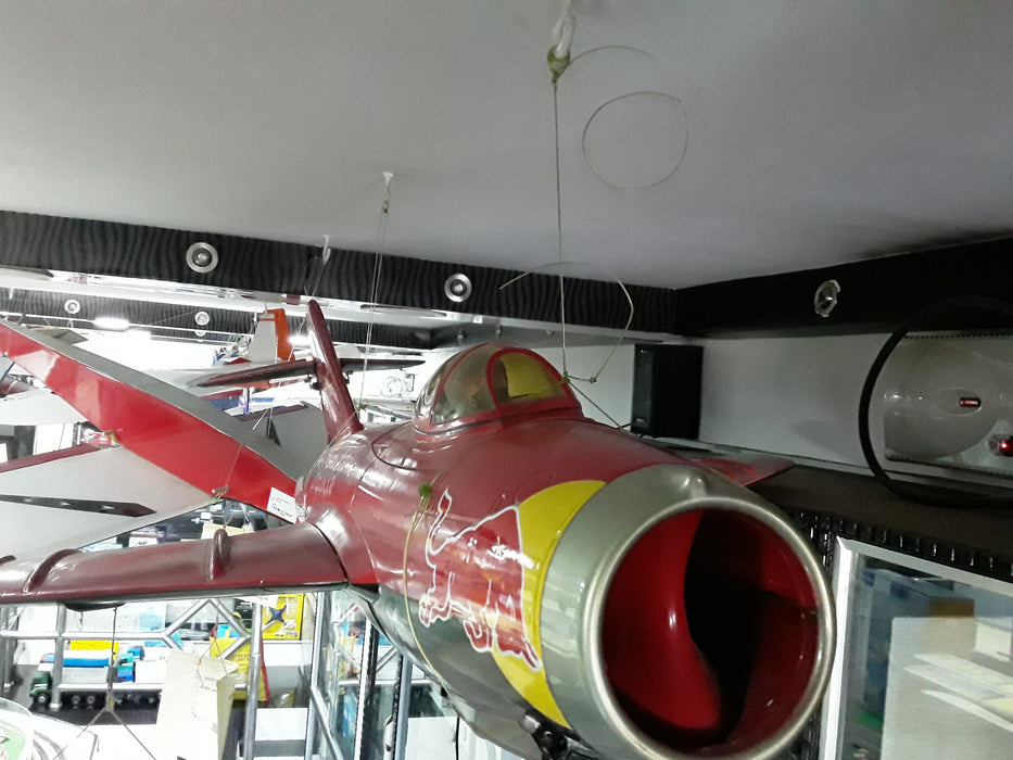 REDBULL LANDER MIG 17