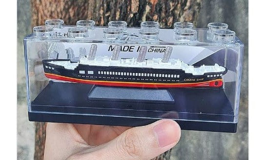 DIECAST MODEL 1/64 CRUISE SHIP