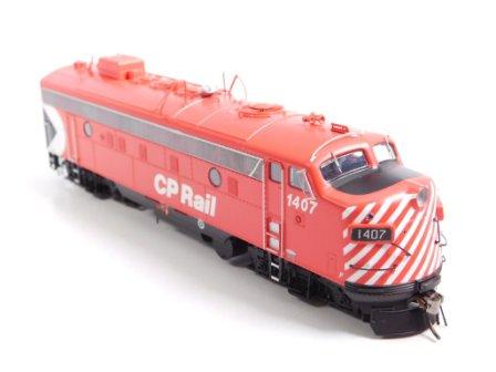 HO SCALE ES44AC LOCOMOTIVE WITH SOUND