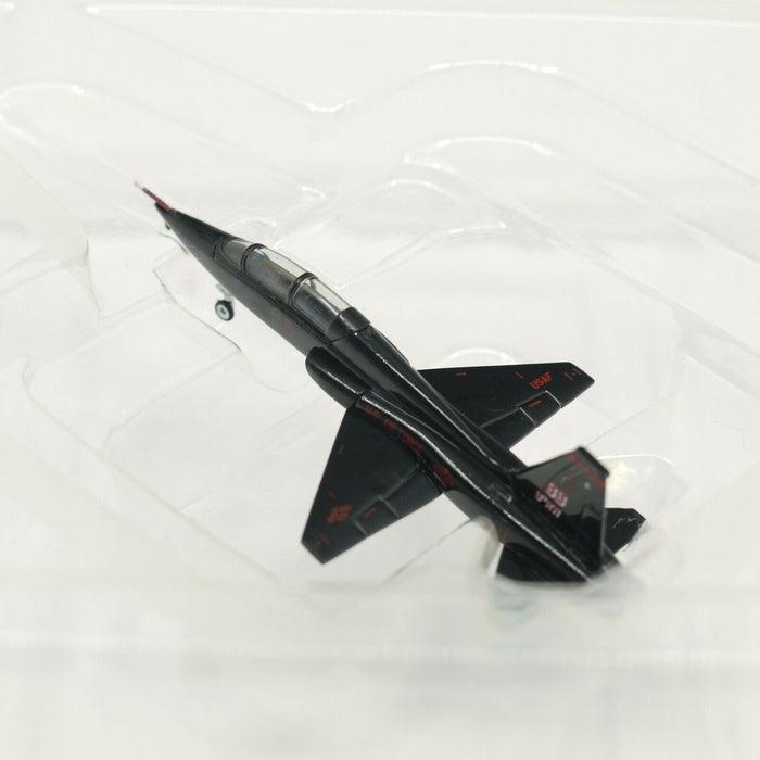Airplane Diecast  T-38 Talon 1:200 Scale Model No.7327
