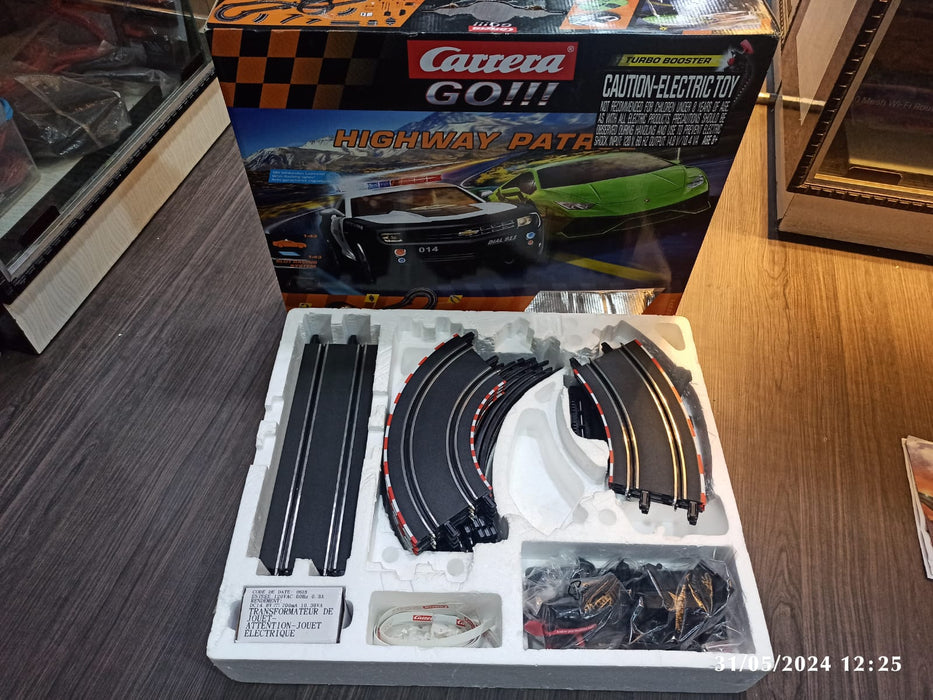 CARRERA GO SLOT CAR 1/43 SCALE  SET WITH TRACK SIZE 2282 fT 8.6 METRES