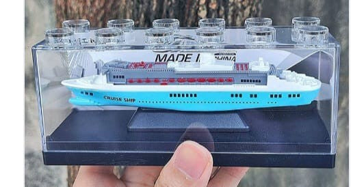 DIECAST MODEL 1/64 CRUISE SHIP