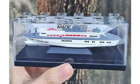 DIECAST MODEL 1/64 CRUISE SHIP