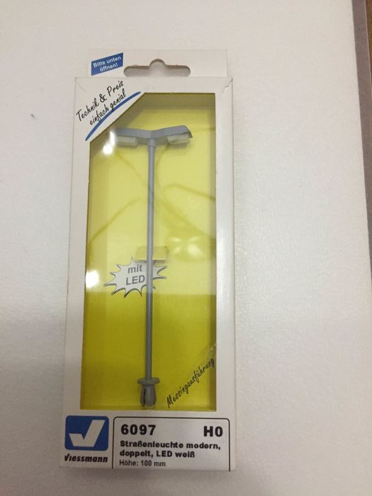 VIESSMANN DOUBLE LED STREET LIGHT HO SCALE 6097
