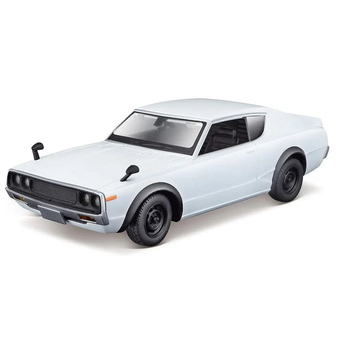 MAISTO 1973 NISSAN SKYLINE 2000 GT-R (KPGCIIO) WHITE  1/24  DIECAST CAR MODEL