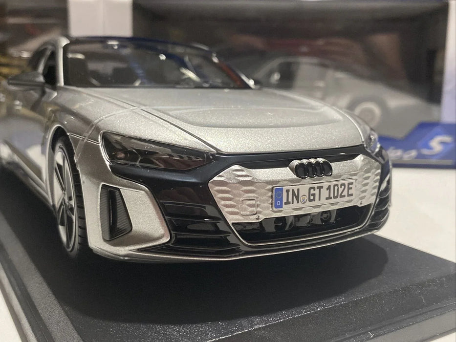 BBURAGO 1:18 SCALE 2022 AUDI RS E-TRON GT DIECAST CAR MODEL SILVER