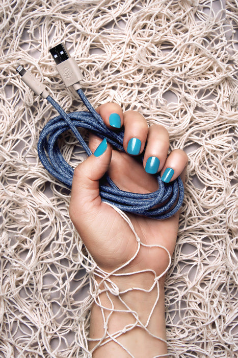 Bleu iPhone Lightning cable · 2 meter · Made of recycled fishing nets